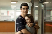 Carla e Leo contracenam nos filmes lançados no Amazon Prime Video