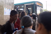 "Tudo bagunçado", definiu uma passageira sobre a transferência