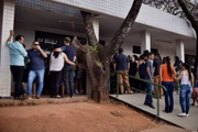Dezenas de amigos e familiares marcaram presença no velório, no cemitério de Taguatinga