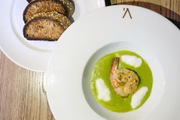 O chef Ronny Peterson, do A'Mano, também elaborou um creme de aspargos (R$ 39) para a estação: com um toque de creme de leite e acompanhado de lagostas salteadas