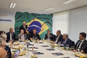 Bolsonaro com líderes oposicionistas no Senado
