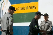 Policiais foram aplaudidos pela população de Águas Lindas de Goiás