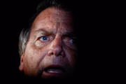 O ex-presidente Jair Bolsonaro fala com jornalistas