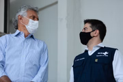 Secretário de Saúde de GO, Ismael Alexandrino, acompanhado do governador de Goiás, Ronaldo Caiado