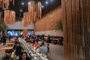 Os clientes podem aproveitar um rodízio com mais de 65 opções de peças, além do menu à la carte