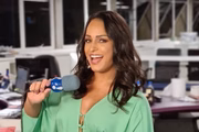 Ela está brilhando no TV Fama