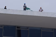 Ventos na capital federal arrancaram a peça