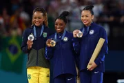 imone Biles, Rebeca Andrade e Sunisa Lee
