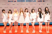 <a href="https://www.youtube.com/watch?v=r0tnhDG6RCY" target="_blank">Momoland</a> posa no KCON LA 2018