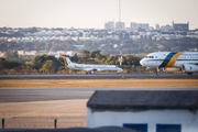 Presidente Jair Bolsonaro deixa o aeroporto de Brasília abordo de avião da Força Aérea Brasileira. 
