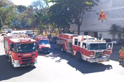 Ambulâncias e caminhões do Corpo de Bombeiros Militar do Distrito Federal (CBMDF) se concentram na quadra