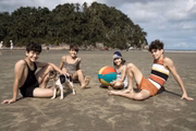 As crianças: Carlos (Xande Valois), Alfredo (Pedro Sol), Julinho (Davi de Oliveira) e Isabel (Maju Lima) As crianças: Carlos (Xande Valois), Alfredo (Pedro Sol), Julinho (Davi de Oliveira) e Isabel (Maju Lima)
