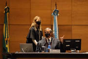 Tribunal Especial Misto (TEM), comandado pelo presidente do Tribunal de Justiça do Rio, Henrique Figueira (sentado)