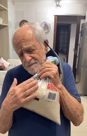 "O negócio está tão feio, que resolvi me apaixonar por esse arroz!", disse o ator
