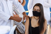 Nesta terça, pessoas com mais de 18 anos poderão se imunizar
