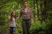 Rachel (Amy Seimetz) e a filha mais velha, Ellie (Jeté Laurence): vida nada tranquila no interior do Maine