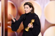 Fernanda Torres ganha Melhor Performance de Atriz em Filme Dramático durante o 82º Globo de Ouro Anual, realizado no The Beverly Hilton em 5 de janeiro de 2025 em Beverly Hills, Califórnia