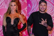 Ela terminou recentemente com o cantor 