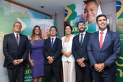 Presidente do PL, Valdemar Costa Neto, filiou ao partido dois irmãos da primeira-dama Michelle Bolsonaro; ministra Flávia Arruda participou do ato