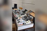 Celulares recuperados pela polícia em ação nesta segunda