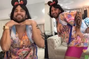 Usou peruca, tiara e até roupa de mulher
