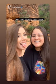 Em alguns registros no Instagram, a estudante posa com a irmã de Whindersson, Hagda Kerolayne 