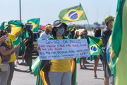 Apoiadores de Bolsonaro se reúnem em frente ao Quartel General das Forças Armadas, em Brasília. A Esplanada dos Ministérios foi fechada para manifestações nesse domingo