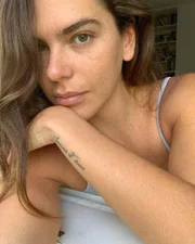 Ela é casada com Cauã Reymond