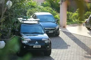 Viaturas da Polícia Federal na casa de Agnelo