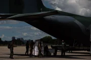 Avião da FAB que trouxe as vacinas