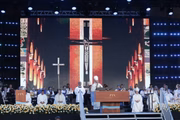 Para além da programação do dia 12 de outubro, a Festa de Nossa Senhora Aparecida começa dias antes, com a peregrinação de milhares de pessoas, que saem de todo o Brasil, em direção à basílica