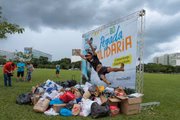 A parceria tem como objetivo ampliar a arrecadação de itens como calçados, roupas, alimentos e produtos de higiene