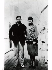 Oswald de Andrade e Tarsila do Amaral a bordo de um navio 