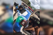 São três maiores de idade e um adolescente