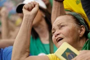 Manifestantes no Rio de Janeiro em ato em defesa pela anistia, convocado pelo ex-presidente Jair Bolsonaro (PL)