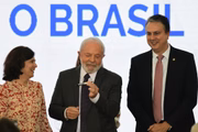 Lula ao lado de Nísia Trindade e Camilo Santana