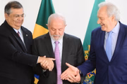 Lula une antigo e novo ministro da Justiça