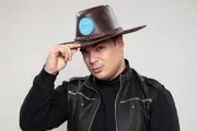 Lucas Santos é ator e cantor, tem 22 anos e nasceu em São Paulo.