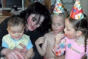 Saiba como estão os filhos de Michael Jackson 15 anos após sua morte