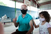 Geraldo Camargo, de 86 anos, foi um dos primeiros a serem vacinados em Goiânia
