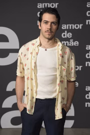 <b>Vinícius (Antonio Benício):</b> É filho único de Raul (Murilo Benício) e Lídia (Malu Galli), e estuda no Canadá. Vai voltar ao Brasil para rever a família, mas seu objetivo real é atuar como ativista ambiental no país. Terá um embate com o pai, que está se associando a Álvaro (Irandhir Santos), um empresário que polui o meio ambiente <b>Vinícius (Antonio Benício):</b> É filho único de Raul (Murilo Benício) e Lídia (Malu Galli), e estuda no Canadá. Vai voltar ao Brasil para rever a família, mas seu objetivo real é atuar como ativista ambiental no país. Terá um embate com o pai, que está se associando a Álvaro (Irandhir Santos), um empresário que polui o meio ambiente