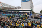 Tratores participam do desfile do 7 de Setembro na Esplanada