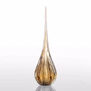 Gota de Decoração em Murano - R$ 119,90. <a href="https://www.cristaistavares.com.br/gota-de-decoracao-em-murano-ambar-light-house-tam-p?utm_source=Site&utm_medium=GoogleMerchant&utm_campaign=GoogleMerchant&gclid=EAIaIQobChMIj_6xi4Kg6QIVjoKRCh2a9A38EAYYBiABEgKV0fD_BwE" target="_blank" rel="noopener noreferrer"> Compre Aqui </a>