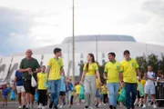 Brasília (DF) 20/03/25 Torcedores chegam para o confronto entre a Seleção Brasileira e Colômbia na Arena BRB Mané Garrincha em Brasília - Metrópoles Sports