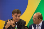 Bolsonaro sobre auxílio emergencial: "Não podemos continuar por muito tempo"