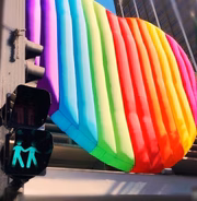 Até os semáforos foram modificados para homenagear a diversidade