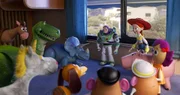 <b>Brinquedos em missão</b>. Desde Toy Story (1995), primeiro longa da Pixar e primeira animação realizada digitalmente, dá para perceber a olho nu os avanços do formato nas telas de cinema. Toy Story 4 já vem chamando a atenção pelas caprichadas cenas de perseguição, fuga e resgate, uma tradição desde a clássica sequência na traseira do caminhão de mudança mostrada no clímax do desenho original. Ao reencontrar Bo Peep, Woody se coloca em maus lençóis e precisará da ajuda de seus fiéis companheiros de aventura