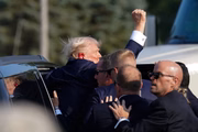 Donald Trump, após sofrer atentado em comício eleitoral na Pensilvânia
