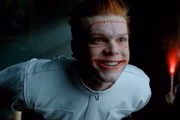 <b>Cameron Monaghan (2015):</b> Ele já demonstra seus talentos como ator dando vida a Jerome e Jeremiah em Gotham. Agora, irá incorporar o Palhaço do Crime por completo, na quinta e última temporada da série Gotham, da Fox