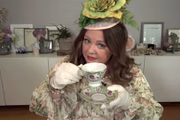 Melissa McCarthy e Meghan brindaram com uma xícara de chá 